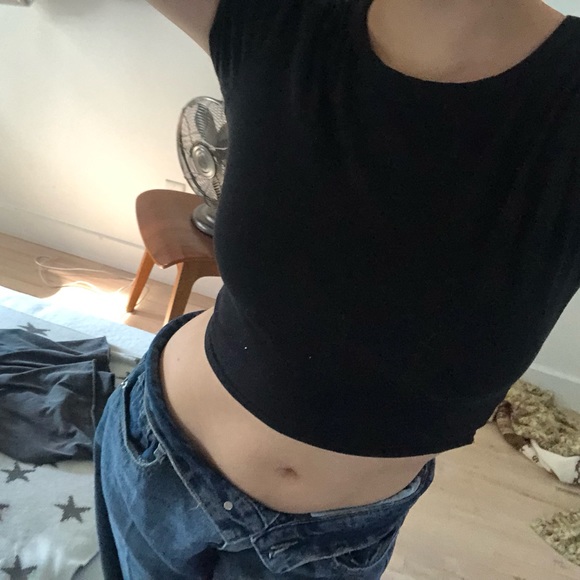 black cropped baby tee - Picture 3 of 3